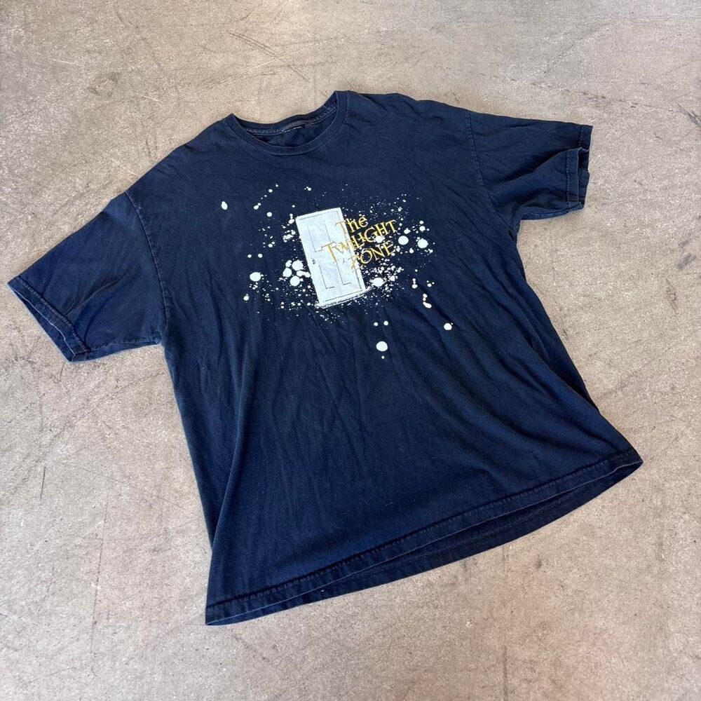 Vintage 2000s Y2K the twilight zone tv tee shirt, cut tag, measures large!